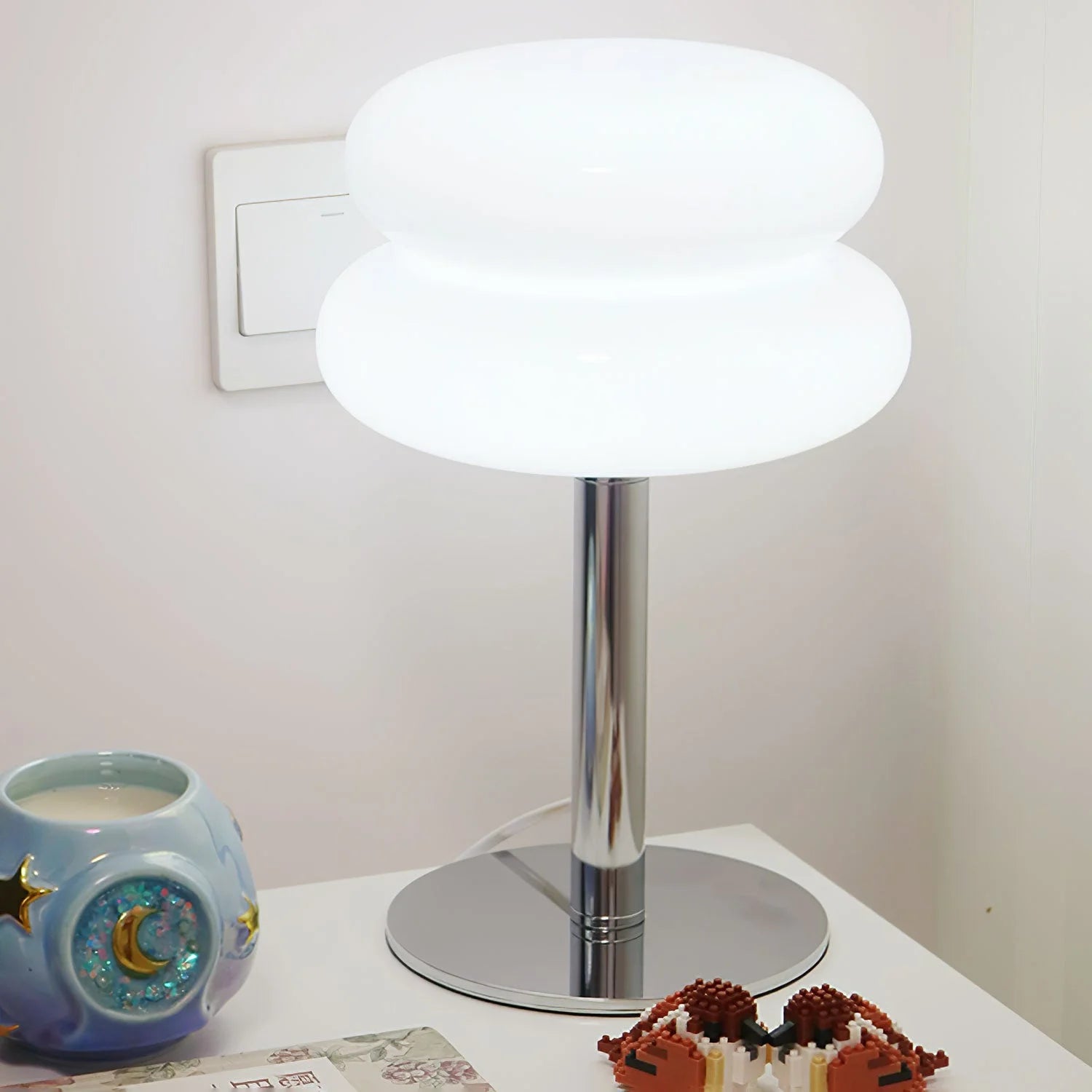 creative table lamp